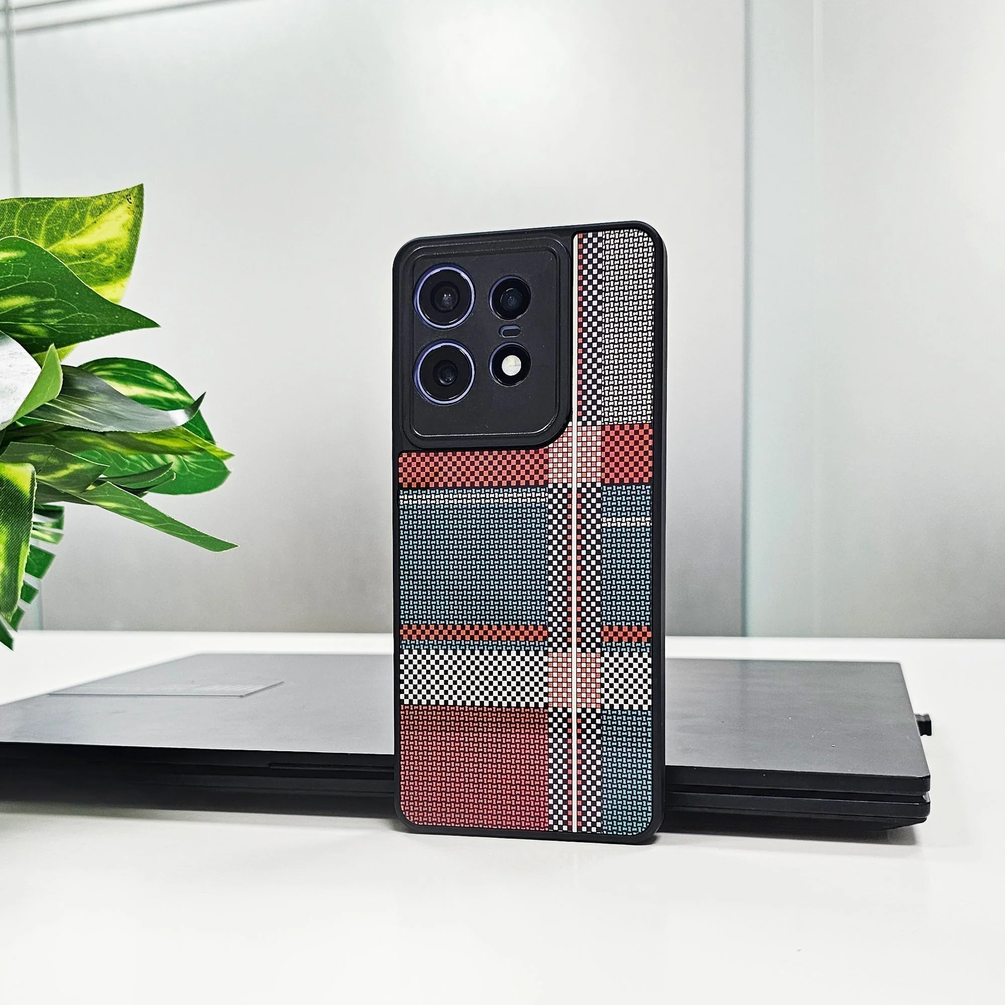 Motorola Edge 50 Pro 5G Luxury Grid Pattern Glass Back Shockproof Case - Image 3